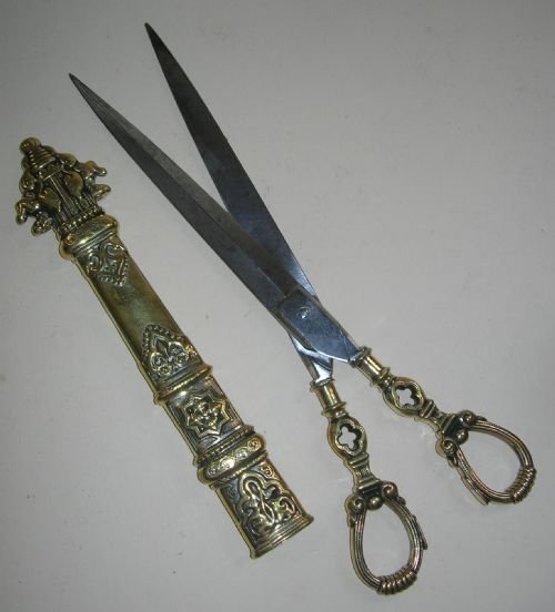 large 11 english victorian scissors and sheath