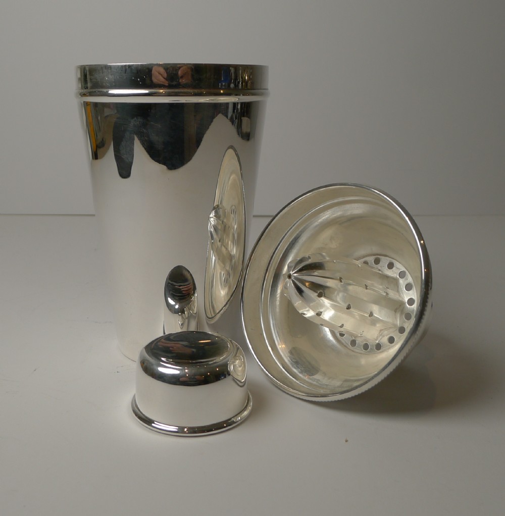 harrods one pint cocktail shaker with integral lemon squeezer