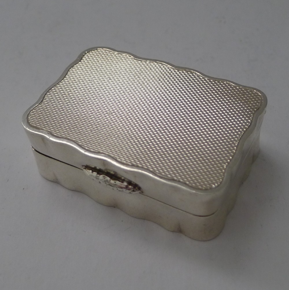english sterling silver pill snuff box queens silver jubilee 1977